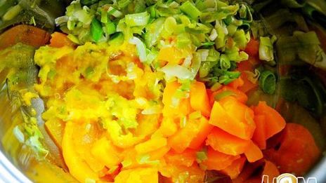 крем-суп из тыквы с сырными рулетами