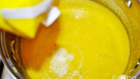 крем-суп из тыквы с сырными рулетами