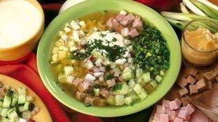 Мясная окрошка со свежим огурцом