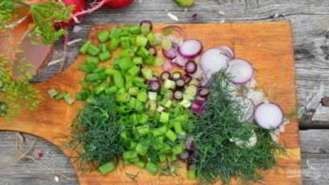 окрошка классическая с колбасой на квасе