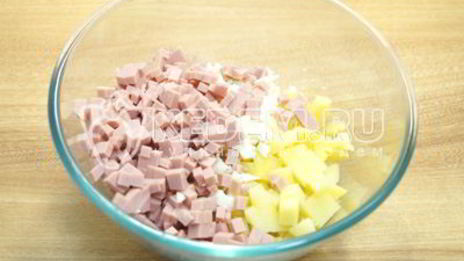 окрошка на кефире с колбасой