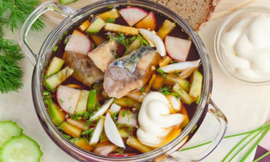 Рецепт окрошка на квасе с рыбой и огуречным рассолом