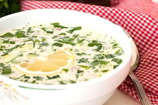 Окрошка на воде с сервелатом и лимоном