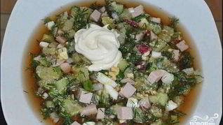 Окрошка с колбасой на квасе