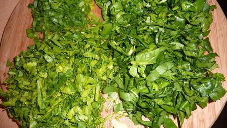 окрошка с редисом и шпинатом