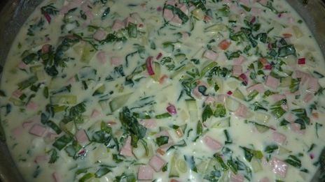 окрошка с редисом и шпинатом