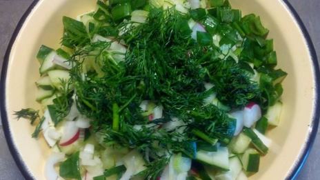 вкусная окрошка с курицей на кефире