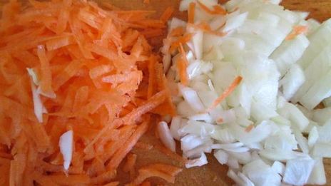 куриный суп с зеленым горошком и овощами