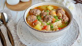 Наваристый суп с фрикадельками и овощами