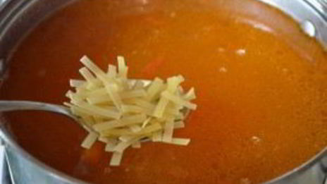 наваристый суп с фрикадельками и овощами