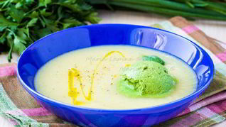 Овощной крем-суп с мороженым из шпината и сметаны