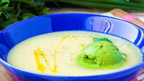 овощной крем-суп с мороженым из шпината и сметаны