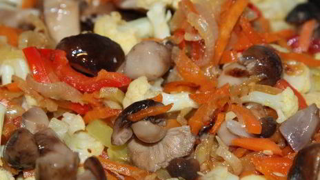 овощной суп с белково-кунжутным омлетом