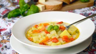 Овощной суп с кабачками и плавленым сыром