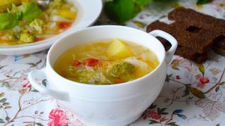 Овощной суп с капустой и пшеном