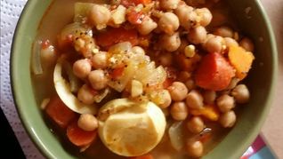 Овощной суп с кус-кусом и вареными яйцами