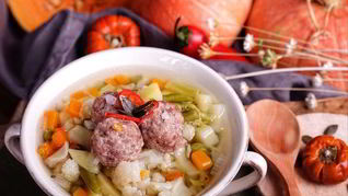 Овощной суп с тыквой и фрикадельками