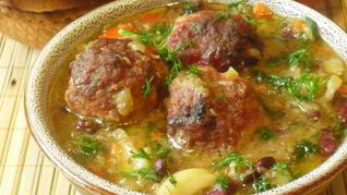 Запеченный овощной суп с мясными фрикаделями