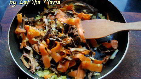 грибная похлебка с перловкой и курицей