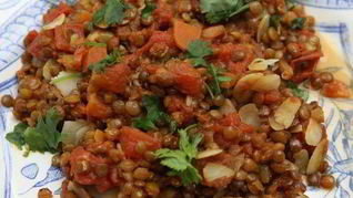 Пряная чечевичная похлебка с миндалем