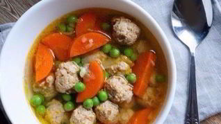 Прозрачный суп с фрикадельками
