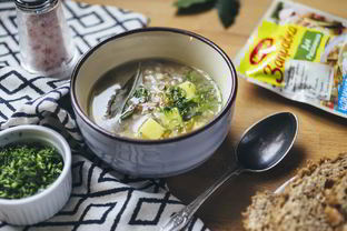 Постный рассольник с перловкой