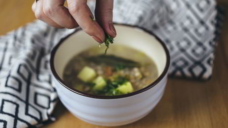 постный рассольник с перловкой