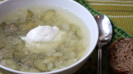 рассольник с перловкой и куриными сердечками