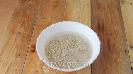 рассольник с перловкой и солеными огурцами с говядиной