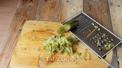 рассольник с перловкой и солеными огурцами с говядиной