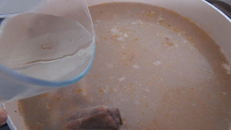 рассольник с перловкой и солеными огурцами