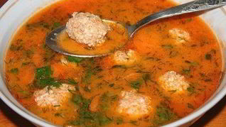 Рассольник с рисом и куриными фрикадельками