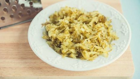 рассольник с солеными огурцами и перловкой