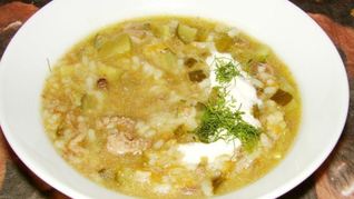 Суп Рассольник с рисом солеными огурцами и курицей