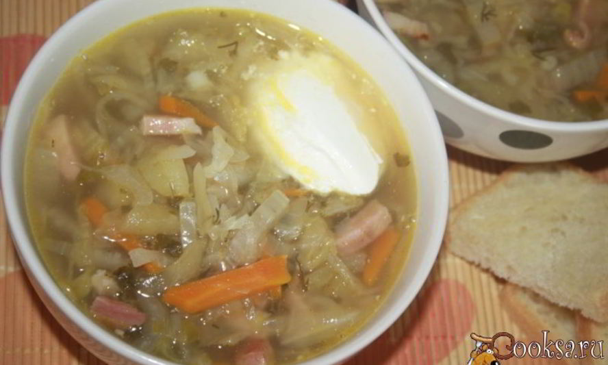 Рецепт ароматные щи с варено-копченой грудинкой и кислым яблоком