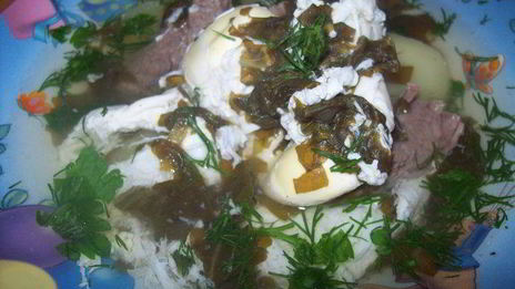 диетические щавелевые щи с яйцами пашот