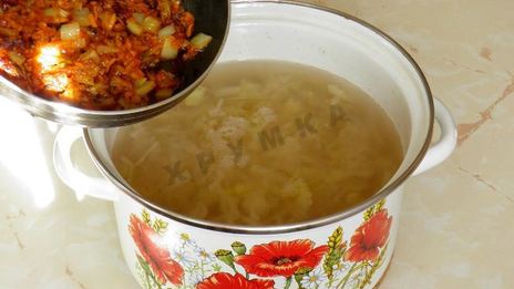 постные щи с фасолью, консервированной и капустой