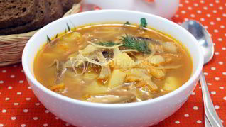 Постные щи с капустой и грибами