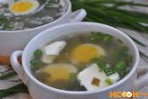 Щавелевые щи с яйцом на курином бульоне