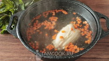 щи из крапивы с яйцом