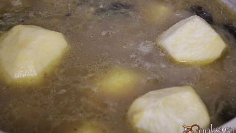 щи из квашенной капусты с грибами и перловкой