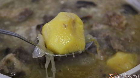 щи из квашенной капусты с грибами и перловкой