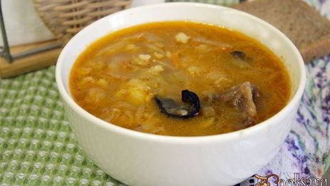щи из квашенной капусты с грибами и перловкой