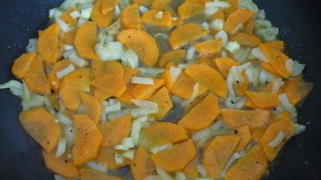 щи из квашеной капусты с белыми грибами и айвой