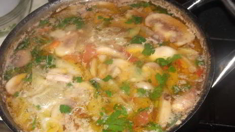 щи на курином бульоне с шампиньонами