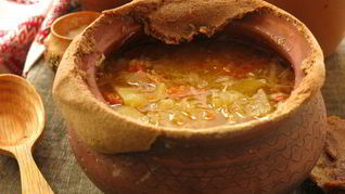 Щи на утином бульоне в горшочке