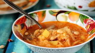 Щи с фасолью и желудками индейки