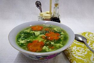 Щи с зеленью шпината