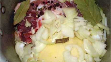 щи томленые кислые со свининой