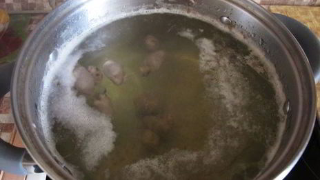 зеленые щи с потрошками